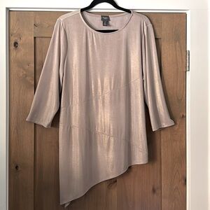 Chico’s Travelers Beige Gold Shimmer Asymmetrical Tunic Top Womens 2 (L) Festive